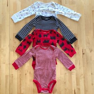 Bundle of 4 Carter’s longsleeve bodysuits - 12M